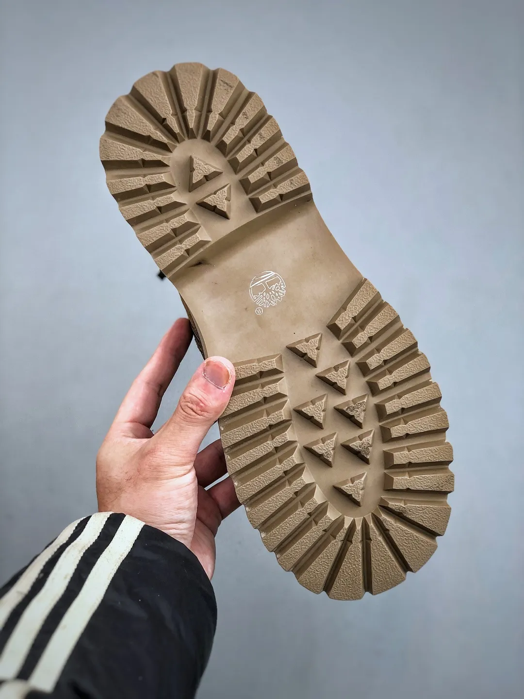 Local 💰640 supports store opening new goods 🚀 #Timberland Timberland/Timberland new autumn and winter products essential outdoor leisure rhubarb boots series for autumn and winter #Guangdong Dachang quality original box original packaging fashion trend matching fabrics made of Italian 🇮🇹 top matte fine-grained cowhide lightweight outsole with anti-odor and anti-corrosion genuine leather latex insoles from outsole to hardware are made from OEM raw materials Same as the original Goodyear's never-opening glue process. Good products don't kill pigs. The quality of the first order is strictly controlled. Exclusively released on the entire network. The quality is beyond doubt. The full set of official website unified packaging gives you a perfect wearing experience. The quality is exquisite and durable. A must-have for sportsmen. Specializes in not looking handsome. High-quality feet feel first-class. This winter, it is specially used for outdoor cold protection. Daily casual matching. Size: 38-44 (leather shoe size)